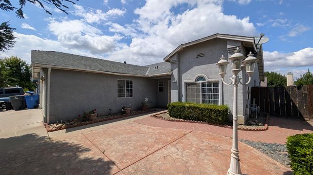 575 Macadamia Avenue, Madera, CA 93637