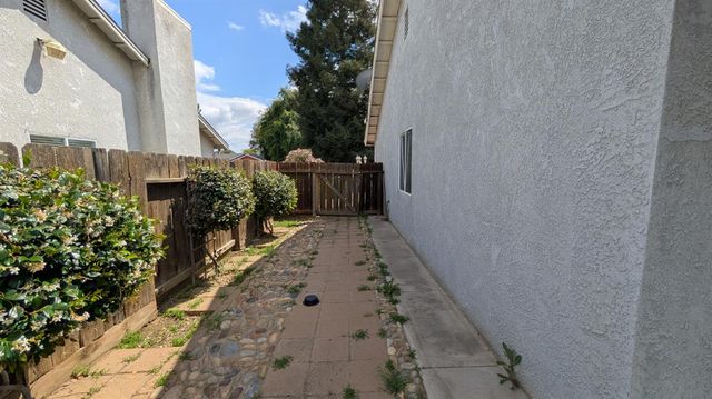 575 Macadamia Avenue, Madera, CA 93637