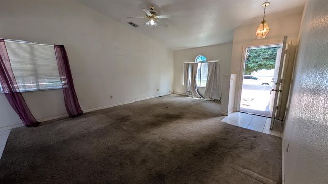 575 Macadamia Avenue, Madera, CA 93637