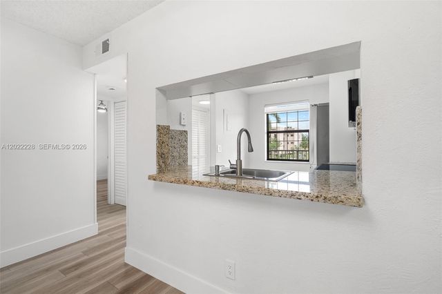 10130 Sunrise Lakes Boulevard 210, Sunrise, FL 33322