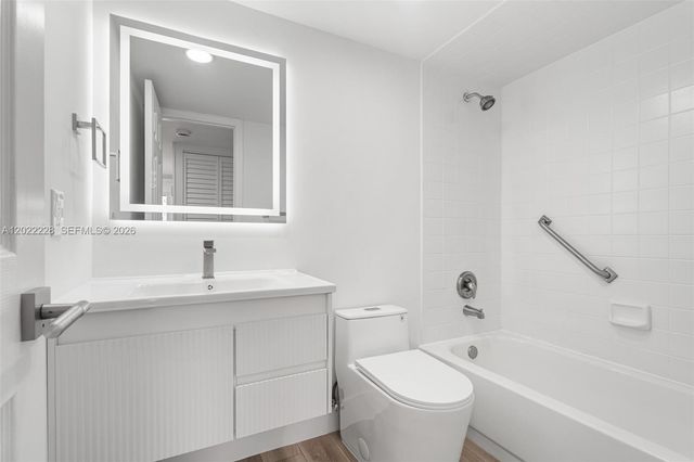 10130 Sunrise Lakes Boulevard 210, Sunrise, FL 33322
