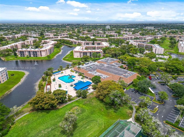 10130 Sunrise Lakes Boulevard 210, Sunrise, FL 33322