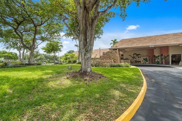10130 Sunrise Lakes Boulevard 210, Sunrise, FL 33322