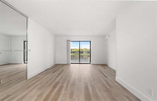 10130 Sunrise Lakes Boulevard 210, Sunrise, FL 33322