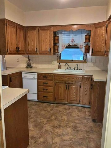 3006 15th Street, Moline, IL 61265