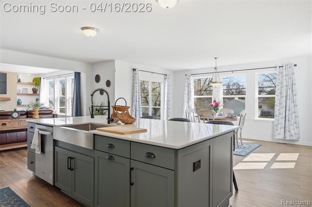 36323 Monroe, Westland, MI 48186