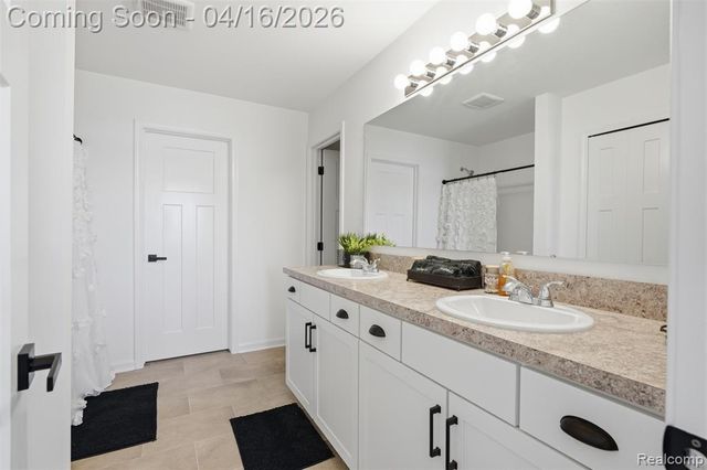 36323 Monroe, Westland, MI 48186