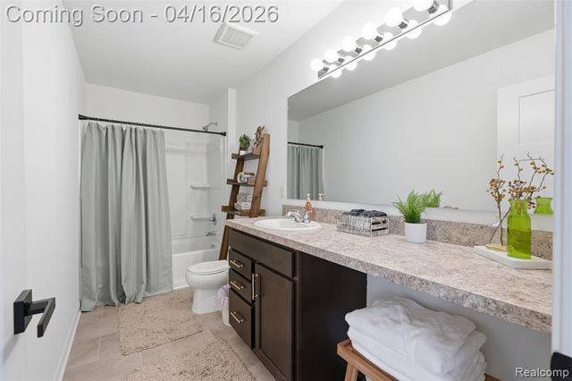 36323 Monroe, Westland, MI 48186