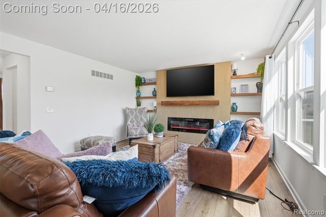 36323 Monroe, Westland, MI 48186