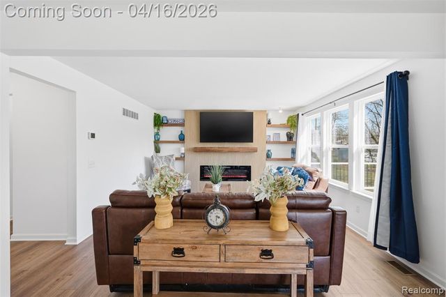 36323 Monroe, Westland, MI 48186