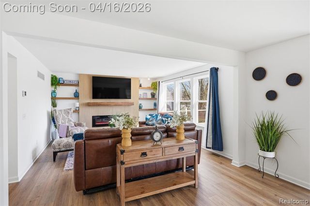 36323 Monroe, Westland, MI 48186