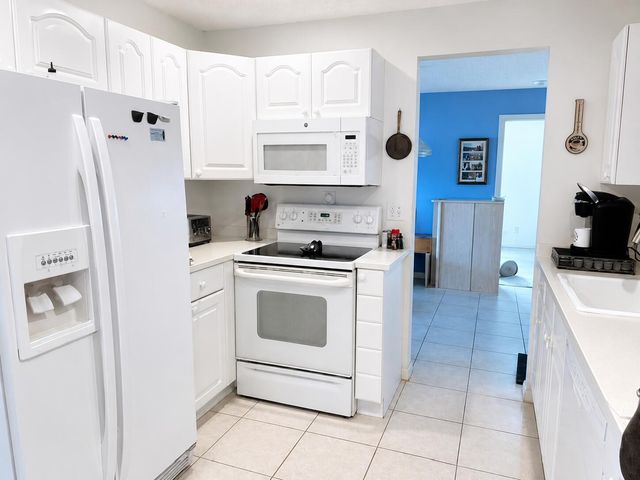 14582 Sunny Waters Lane, Delray Beach, FL 33484