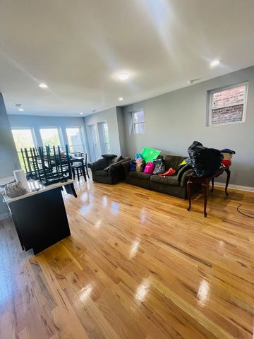 1411 E 67th Place 3E, Chicago, IL 60637