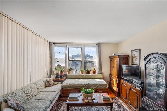 150 Hawthorne Street 6P, Brooklyn, NY 11225