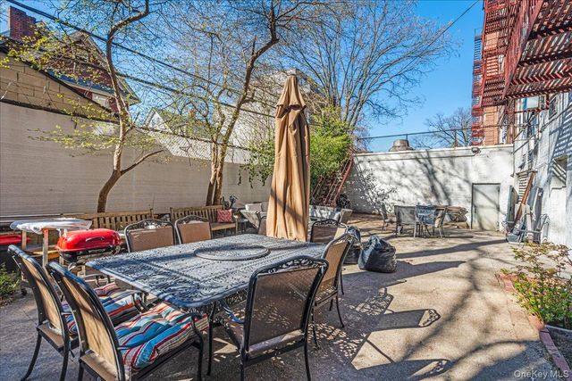 150 Hawthorne Street 6P, Brooklyn, NY 11225