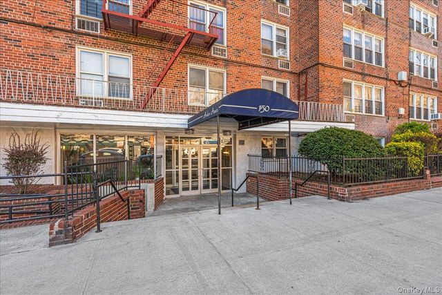 150 Hawthorne Street 6P, Brooklyn, NY 11225