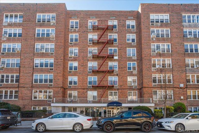 150 Hawthorne Street 6P, Brooklyn, NY 11225