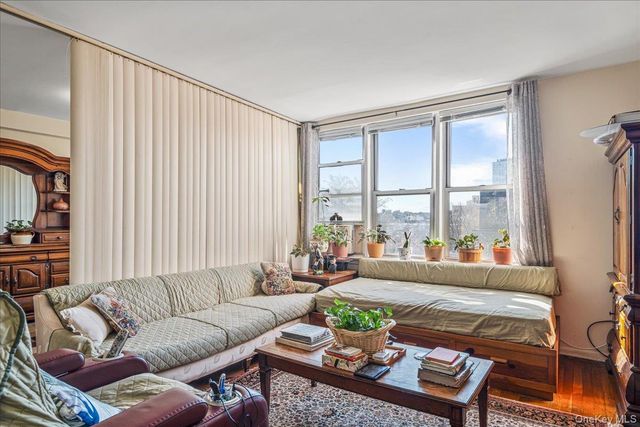 150 Hawthorne Street 6P, Brooklyn, NY 11225