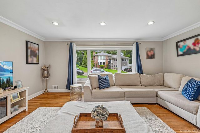 30 Rutledge Road, Scarsdale, NY 10583