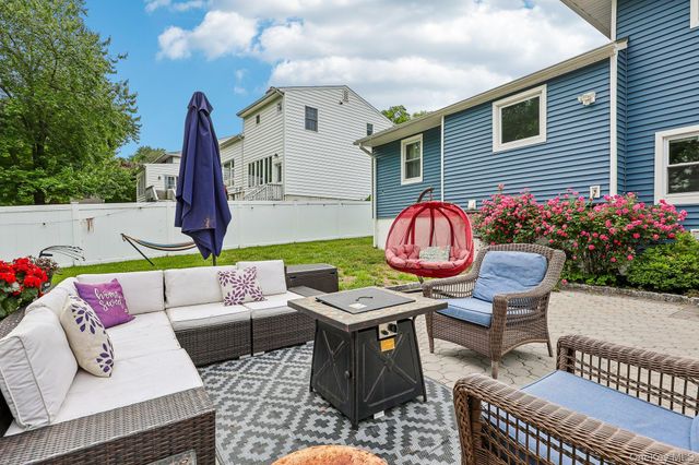 30 Rutledge Road, Scarsdale, NY 10583