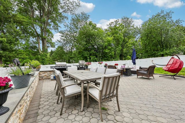 30 Rutledge Road, Scarsdale, NY 10583