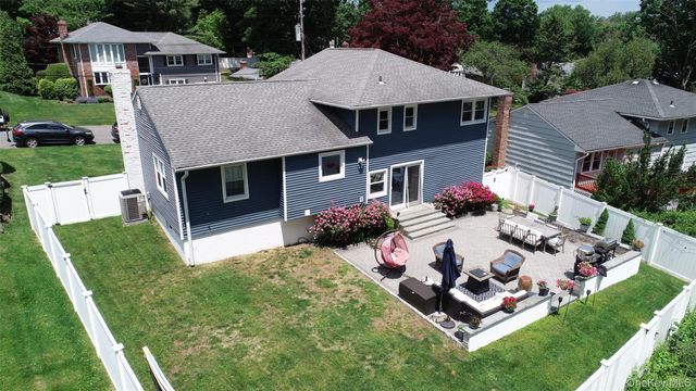 30 Rutledge Road, Scarsdale, NY 10583