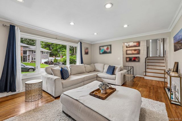 30 Rutledge Road, Scarsdale, NY 10583