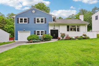 30 Rutledge Road, Scarsdale, NY 10583