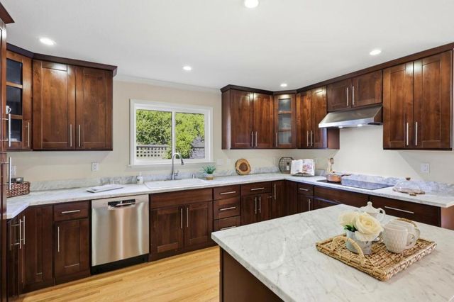 105 Louise Lane, San Mateo, CA 94403