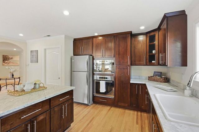 105 Louise Lane, San Mateo, CA 94403