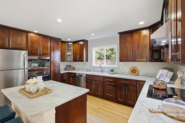 105 Louise Lane, San Mateo, CA 94403