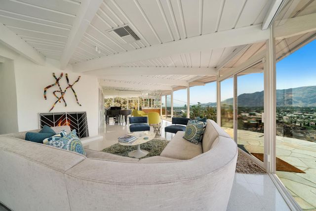 17 Cahuilla Hills Drive, Palm Springs, CA 92264