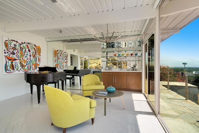 17 Cahuilla Hills Drive, Palm Springs, CA 92264