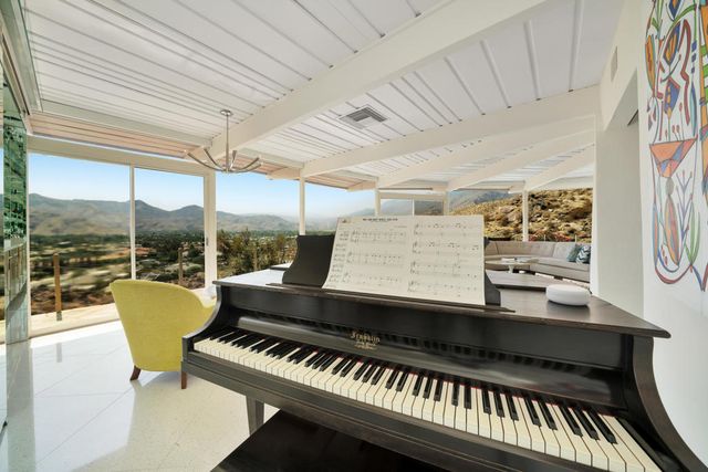 17 Cahuilla Hills Drive, Palm Springs, CA 92264