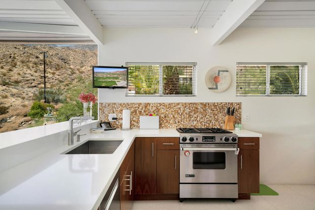 17 Cahuilla Hills Drive, Palm Springs, CA 92264