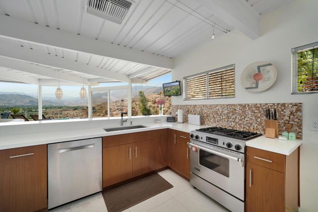 17 Cahuilla Hills Drive, Palm Springs, CA 92264