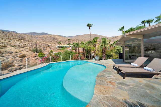 17 Cahuilla Hills Drive, Palm Springs, CA 92264