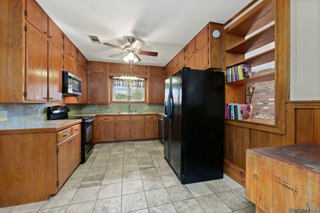 1433 Lakewood Dr, Zachary, LA 70791