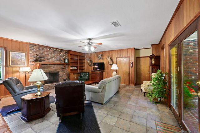 1433 Lakewood Dr, Zachary, LA 70791