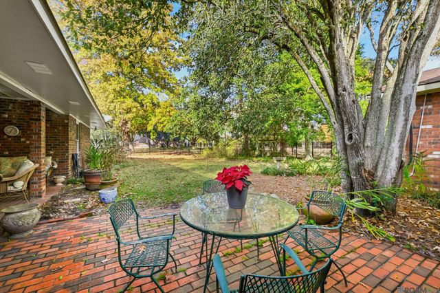 1433 Lakewood Dr, Zachary, LA 70791