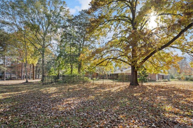 1433 Lakewood Dr, Zachary, LA 70791