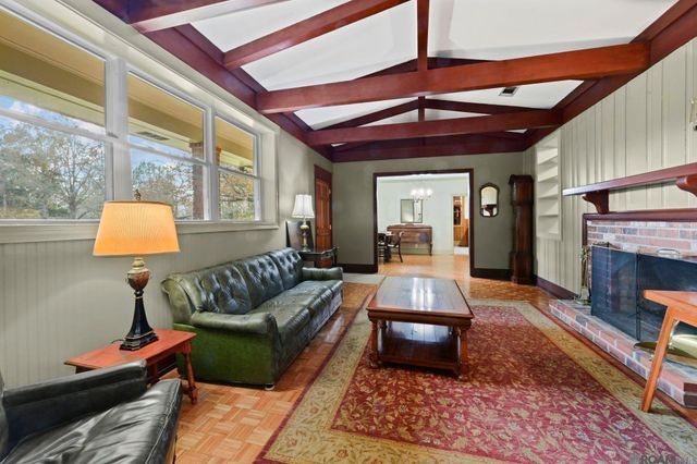 1433 Lakewood Dr, Zachary, LA 70791