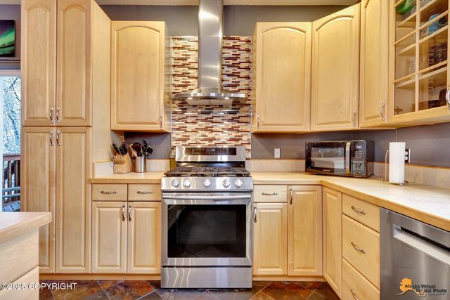 8730 Geirinhas Place, Anchorage, AK 99507