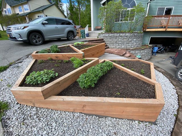 8730 Geirinhas Place, Anchorage, AK 99507