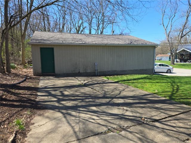 242 Stone Quarry Rd, Center Twp, PA 15061