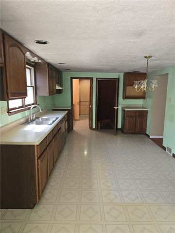 242 Stone Quarry Rd, Center Twp, PA 15061