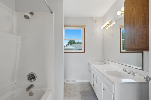 803 Sunset Street, New Hampton, IA 50659