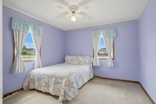 803 Sunset Street, New Hampton, IA 50659