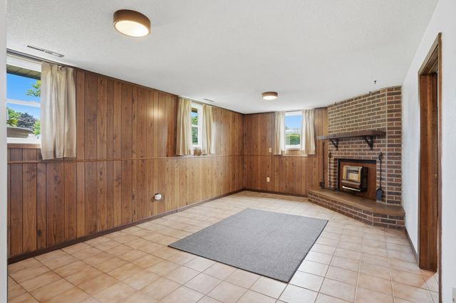 803 Sunset Street, New Hampton, IA 50659
