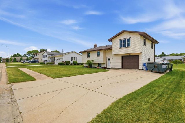 803 Sunset Street, New Hampton, IA 50659